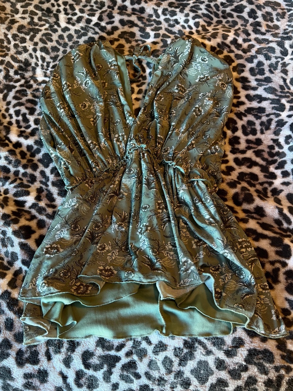 Willow & Root geeen floral romper size small 🌴✨